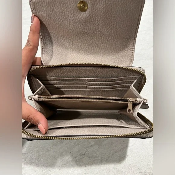 NWOT Relic Crossbody - Picture 4 of 7